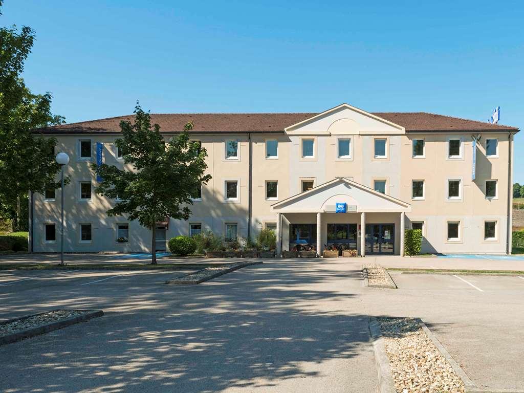 Ibis Budget Lons-Le-Saunier Bagian luar foto