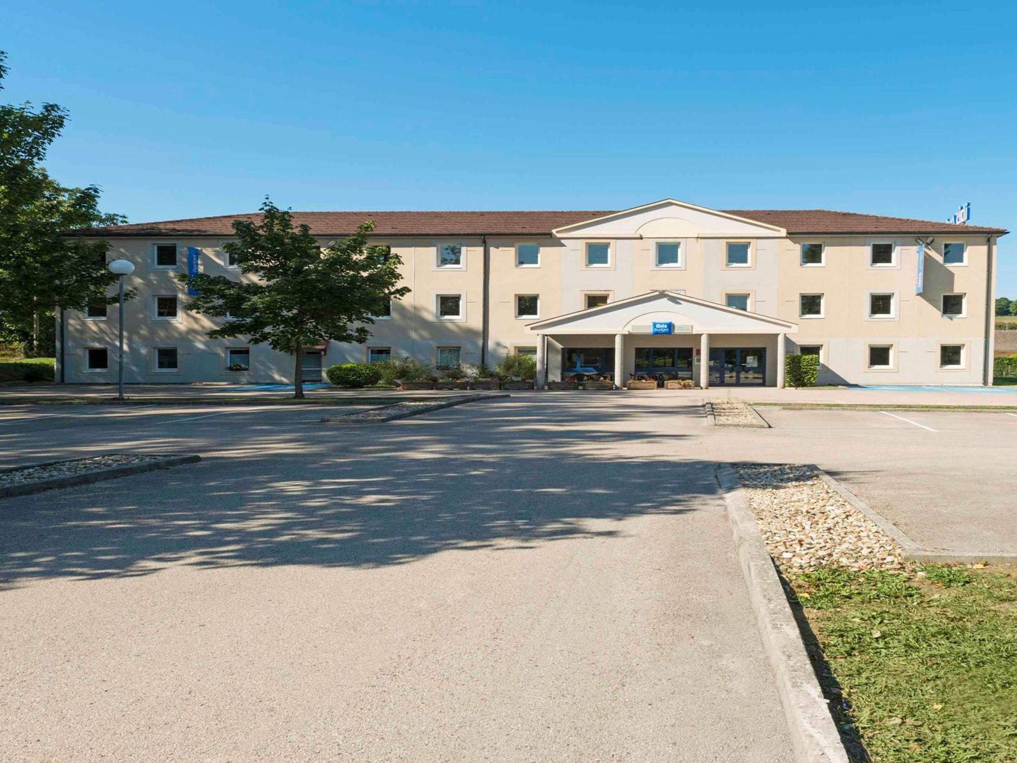 Ibis Budget Lons-Le-Saunier Bagian luar foto
