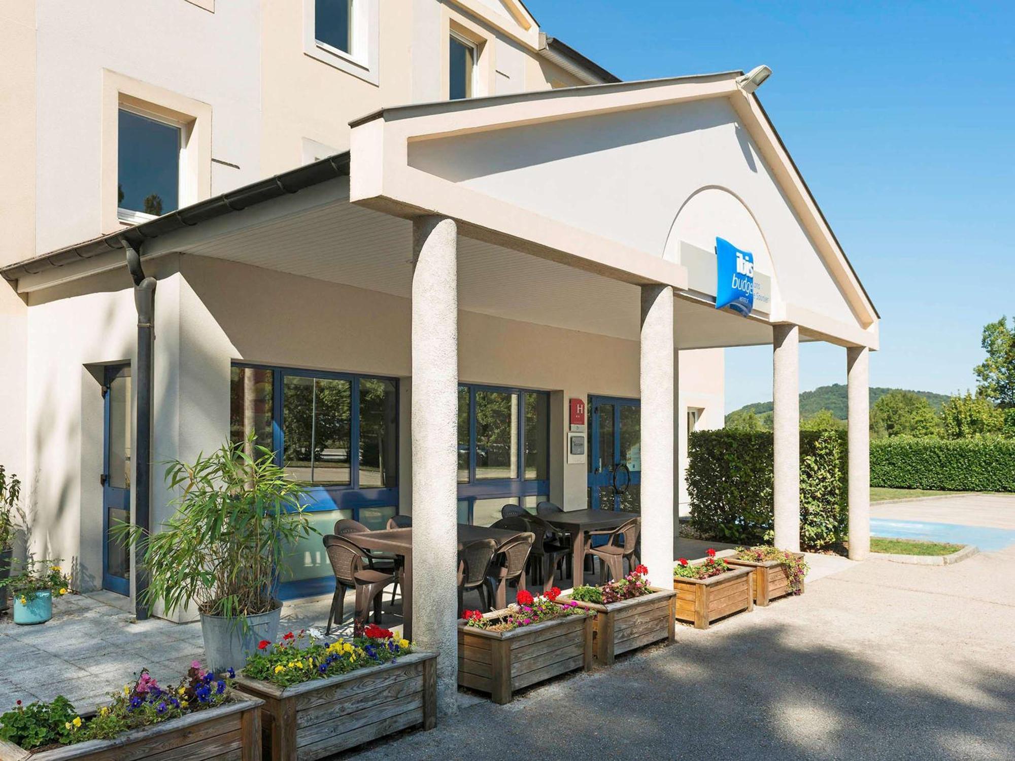 Ibis Budget Lons-Le-Saunier Bagian luar foto