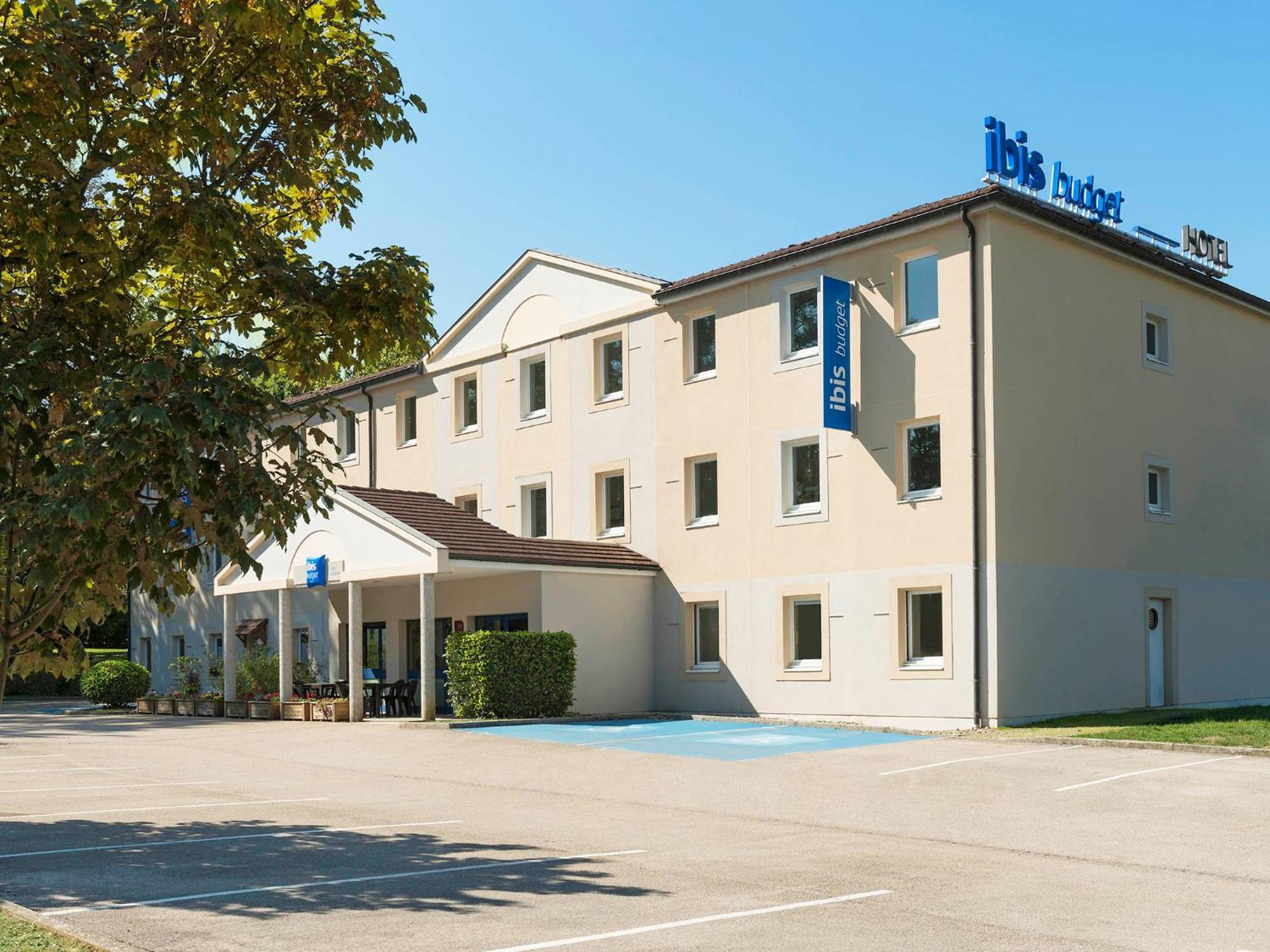 Ibis Budget Lons-Le-Saunier Bagian luar foto