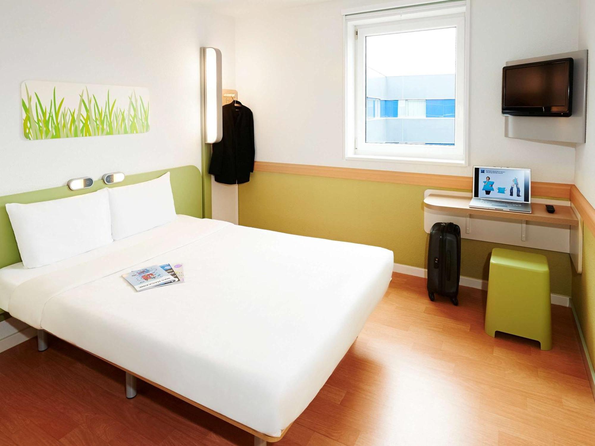Ibis Budget Lons-Le-Saunier Bagian luar foto